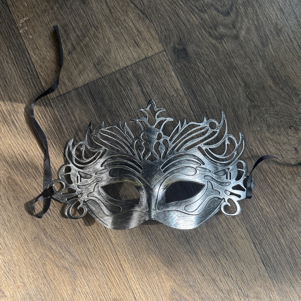 Party City Silver Masquerade Mask